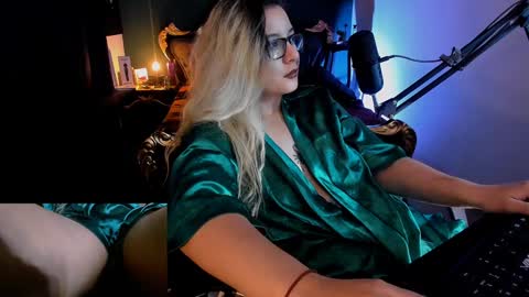 Snapshot of lilithmystic01 chatting on January 19, 11:56 am lilithmystic01 online show from January 19, 11:56 am