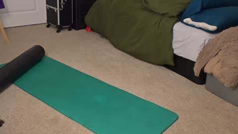 L online show from December 9, 10:09 pm