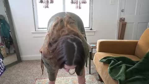 L online show from January 6, 6:33 pm