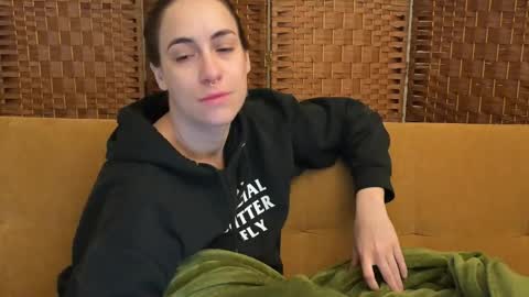 L online show from February 7, 1:59 pm