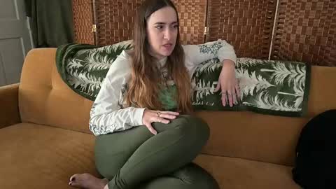 L online show from March 13, 4:24 pm