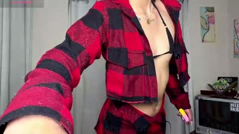 Snapshot of lilithrose_b chatting on May 8, 9:20 pm Lele online show from May 8, 9:20 pm