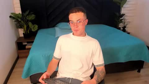 Snapshot of liljames_ chatting on November 2, 7:49 pm Lil James online show from November 2, 7:49 pm