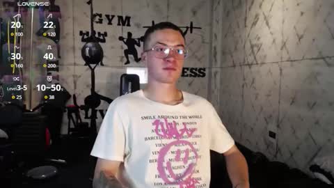 Snapshot of liljames_ chatting on November 17, 8:03 pm Lil James online show from November 17, 8:03 pm