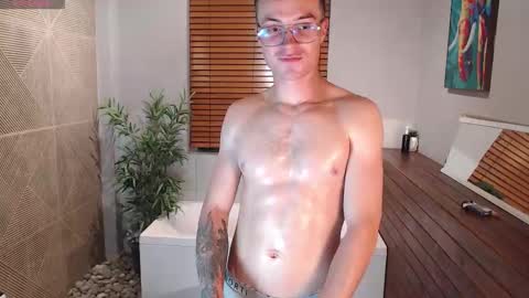 Snapshot of liljames_ chatting on November 24, 8:08 pm Lil James online show from November 24, 8:08 pm