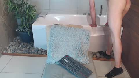 Snapshot of liljames_ chatting on December 13, 9:53 pm Lil James online show from December 13, 9:53 pm