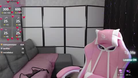 Lillian online show from February 26, 12:25 pm