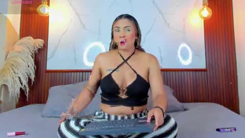 lillian_lee1 online show from April 19, 4:28 pm