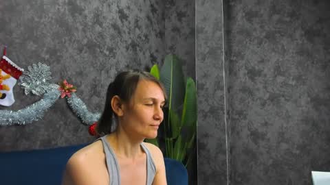 Snapshot of lillian_white1 chatting on January 16, 11:04 am lillian_white1 online show from January 16, 11:04 am