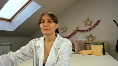 Snapshot of lillian_white1 chatting on January 17, 6:15 am lillian_white1 online show from January 17, 6:15 am