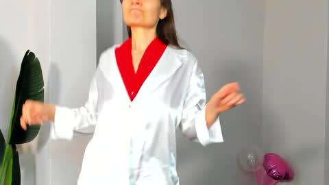 Snapshot of lillian_white1 chatting on February 2, 7:09 am lillian_white1 online show from February 2, 7:09 am