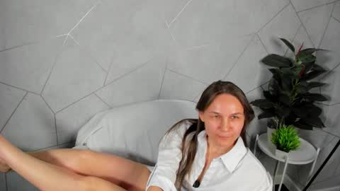 Snapshot of lillian_white1 chatting on February 7, 11:01 am lillian_white1 online show from February 7, 11:01 am