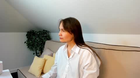 Snapshot of lillian_white1 chatting on February 27, 9:00 am lillian_white1 online show from February 27, 9:00 am