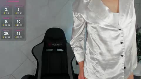 Snapshot of lillian_white1 chatting on September 10, 12:10 am lillian_white1 online show from September 10, 12:10 am