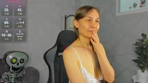 Snapshot of lillian_white1 chatting on November 1, 7:32 am lillian_white1 online show from November 1, 7:32 am