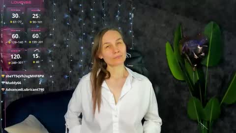 lillian_white1 online show from March 8, 2:04 am