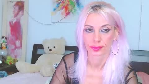 Lara online show from October 18, 9:37 pm