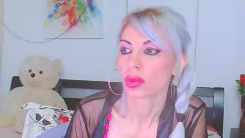 Lara online show from March 20, 9:30 pm