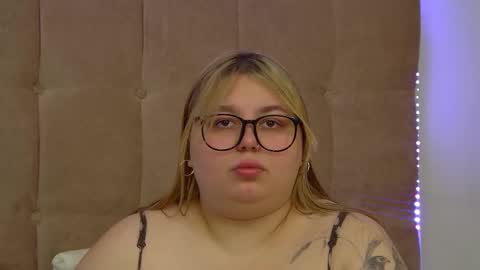 LillianHaig online show from November 26, 7:04 pm