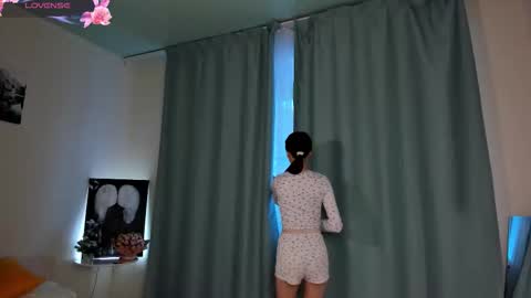 Lily online show from February 26, 1:54 pm