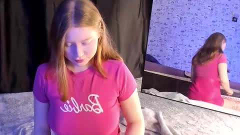 Snapshot of lillie_berry chatting on October 5, 4:44 am lillie_berry online show from October 5, 4:44 am