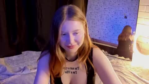 Snapshot of lillie_berry chatting on October 8, 4:43 am lillie_berry online show from October 8, 4:43 am
