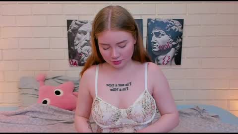 Snapshot of lillie_berry chatting on October 17, 4:59 am lillie_berry online show from October 17, 4:59 am
