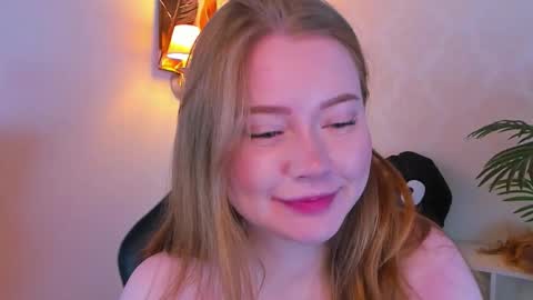 Snapshot of lillie_berry chatting on October 23, 5:07 am lillie_berry online show from October 23, 5:07 am
