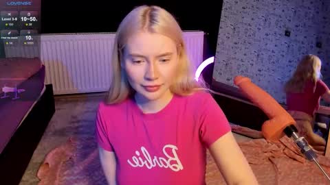 lillie_berry online show from February 12, 5:02 am