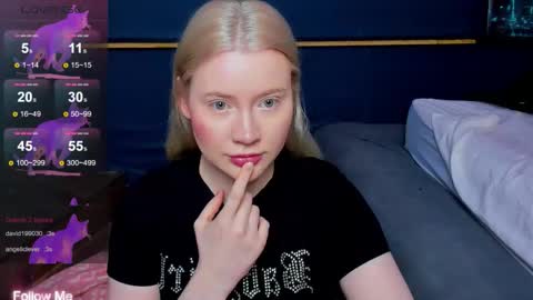 lillie_berry online show from March 19, 4:27 am