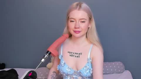 lillie_berry online show from April 22, 4:59 am