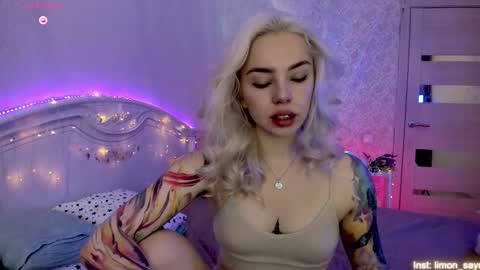 LilliMoore online show from September 24, 12:03 am