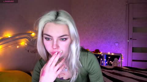 LilliMoore online show from February 22, 10:52 pm