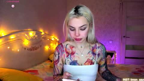 LilliMoore online show from March 17, 11:08 pm