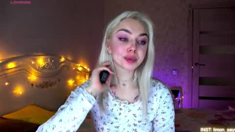 LilliMoore online show from March 29, 12:10 am