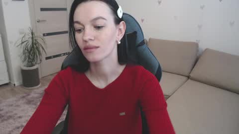 Snapshot of lilliyves chatting on April 9, 11:26 am lilliyves online show from April 9, 11:26 am