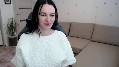 Snapshot of lilliyves chatting on April 11, 11:25 am lilliyves online show from April 11, 11:25 am