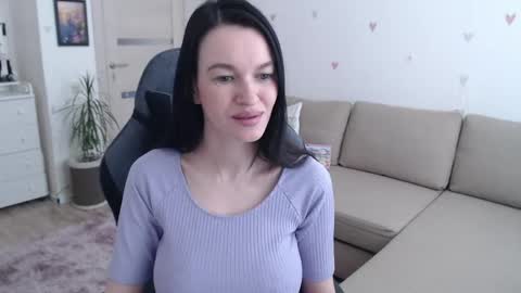 Snapshot of lilliyves chatting on April 27, 9:51 am lilliyves online show from April 27, 9:51 am