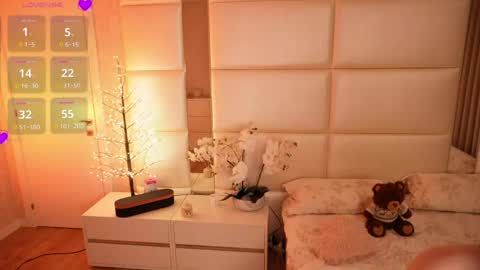 Lilly Colins online show from April 9, 6:35 pm