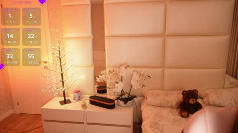 Snapshot of lilly_colins chatting on May 4, 7:43 pm Lilly Colins online show from May 4, 7:43 pm