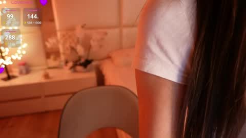 Snapshot of lilly_colins chatting on May 16, 8:18 pm Lilly Colins online show from May 16, 8:18 pm