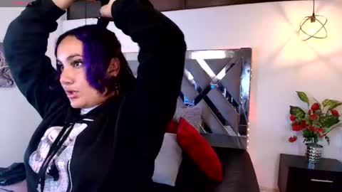 Snapshot of lilly_foxxy chatting on July 8, 11:04 am online show from July 8, 11:04 am