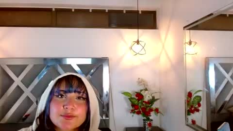 Snapshot of lilly_foxxy chatting on August 4, 10:40 am online show from August 4, 10:40 am