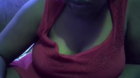 Snapshot of lillybae1811 chatting on May 16, 10:52 pm lillybae1811 online show from May 16, 10:52 pm