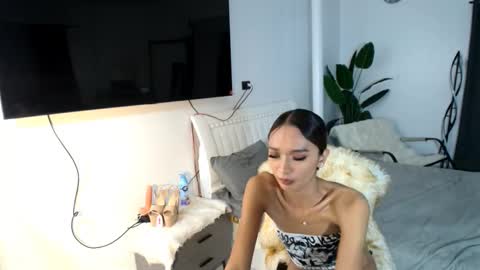 lillyholland online show from February 22, 8:40 am