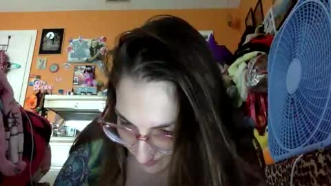 hi guys im back on here 3 online show from January 8, 8:44 pm