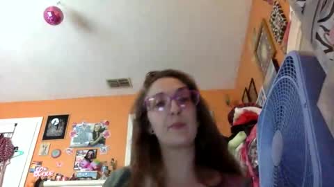 hi guys im back on here 3 online show from April 29, 8:59 pm
