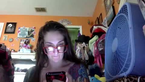 hi guys im back on here 3 online show from May 13, 6:16 pm