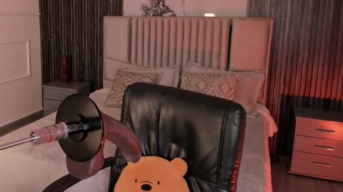 Lilly Ortiz online show from February 17, 8:04 pm