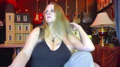 Lillyth Eden online show from February 11, 6:19 am